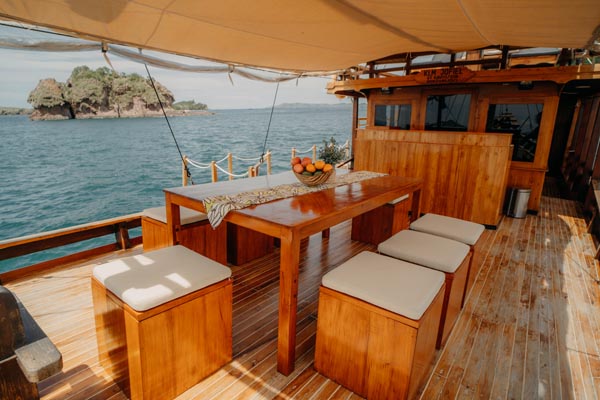 Dinning Deck_4